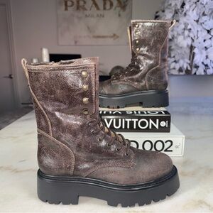 New Steve Madden Rowen Brown Distressed Leather Combat Boots Chunky Lug Sole 9.5